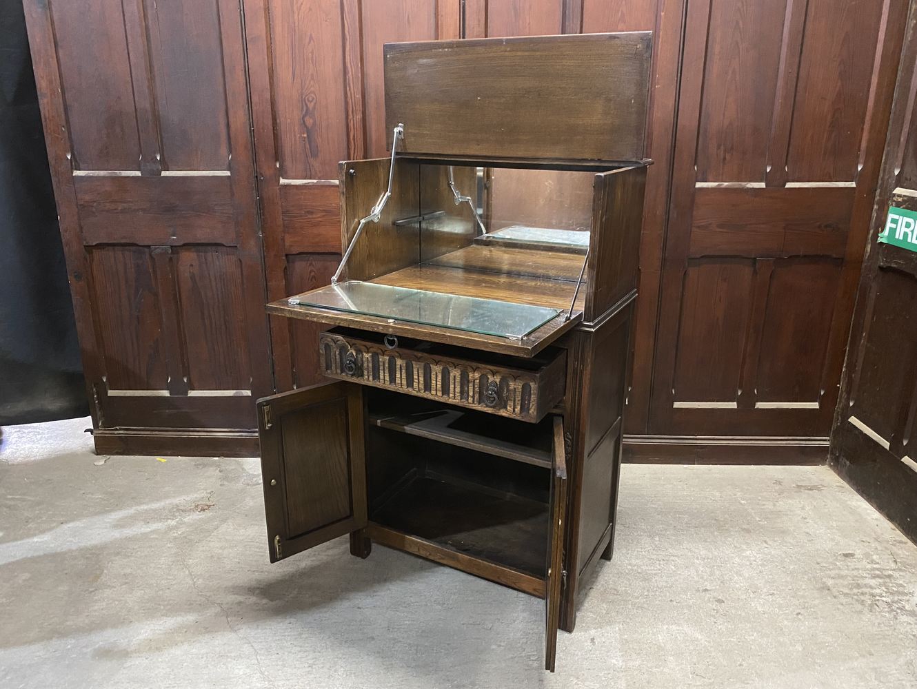 カクテルキャビネット