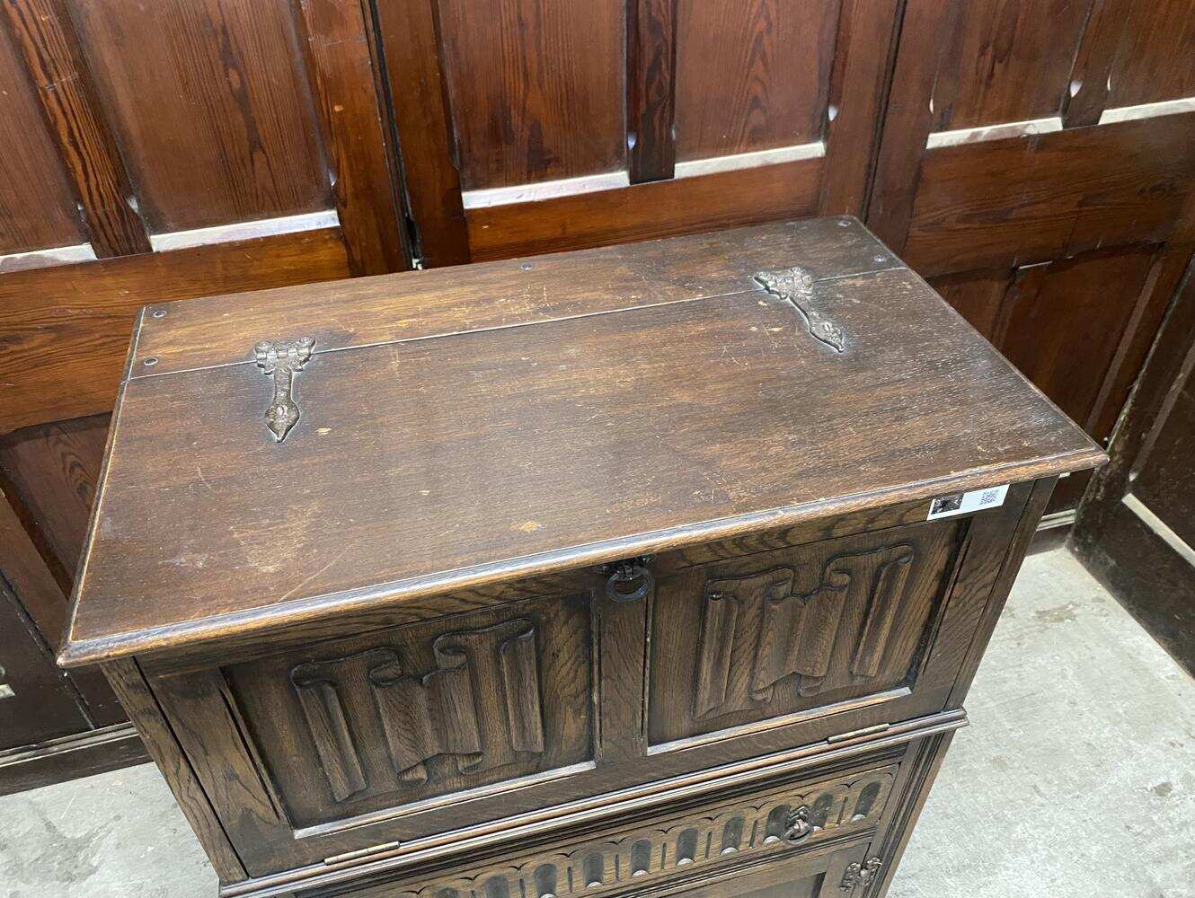 カクテルキャビネット