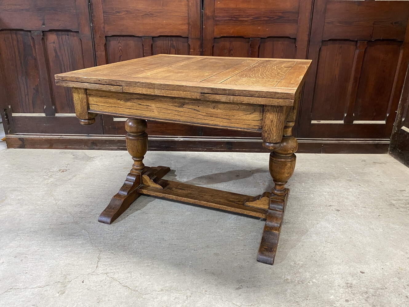 ドローリーフテーブル