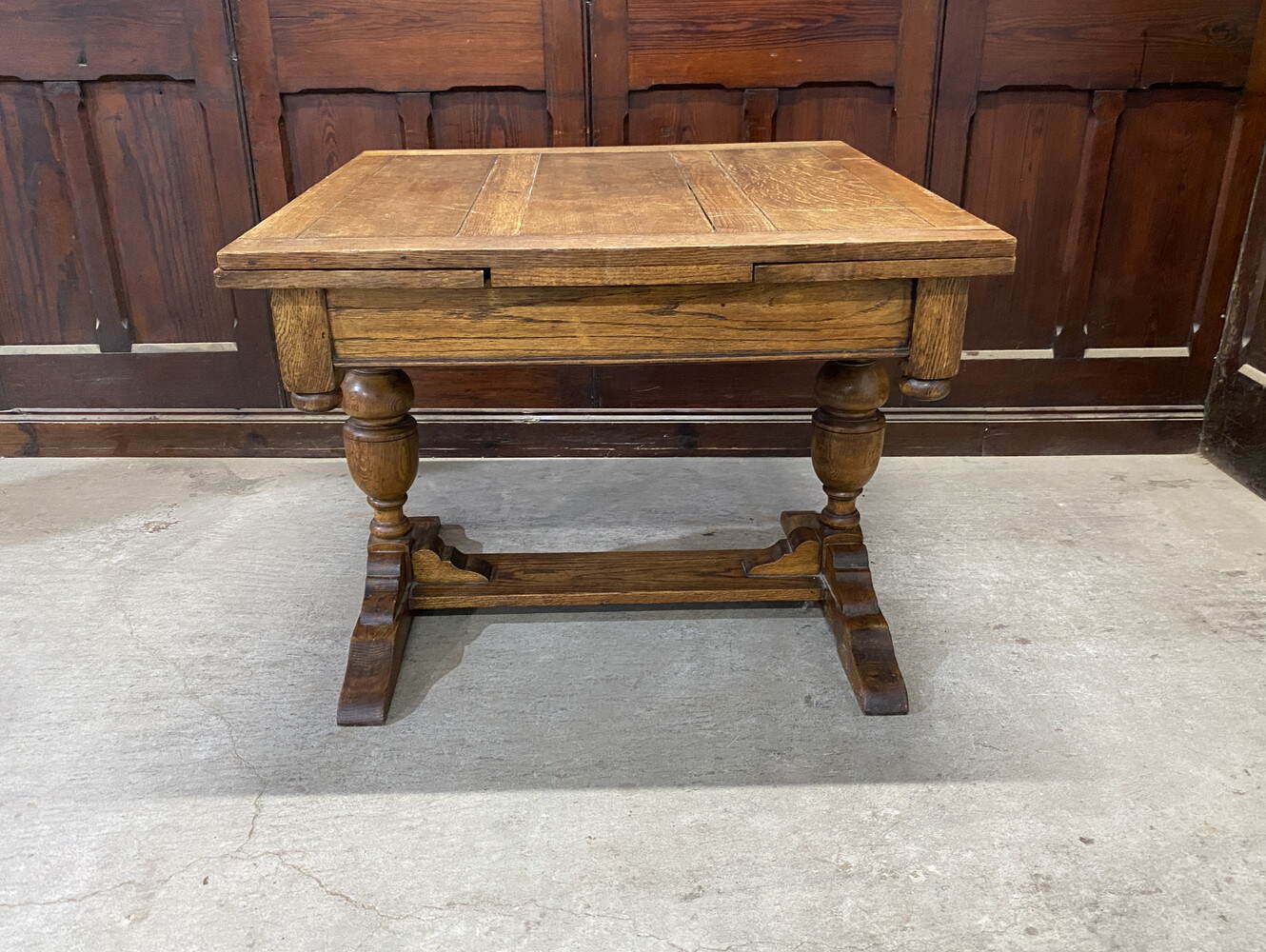 ドローリーフテーブル