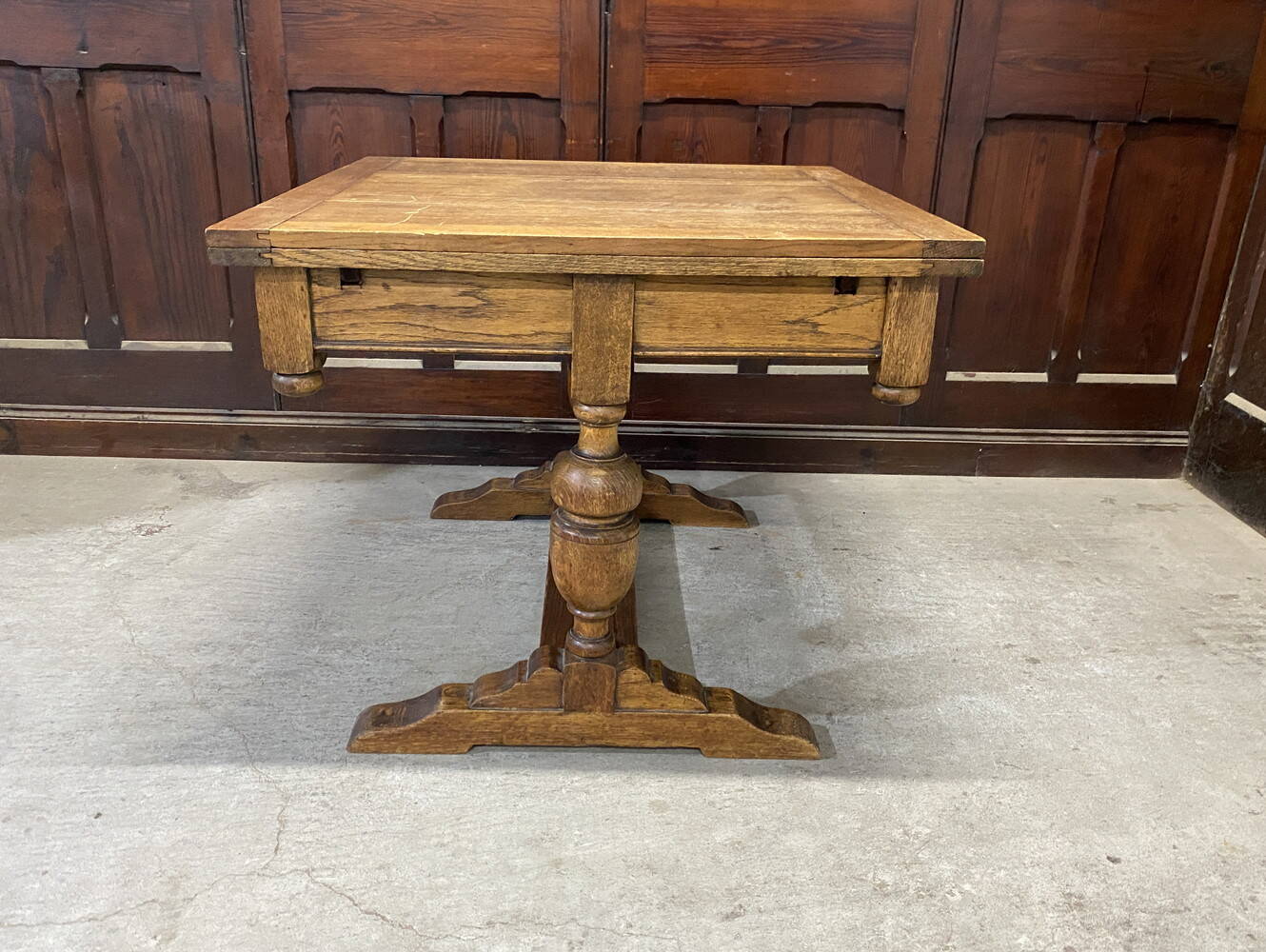 ドローリーフテーブル