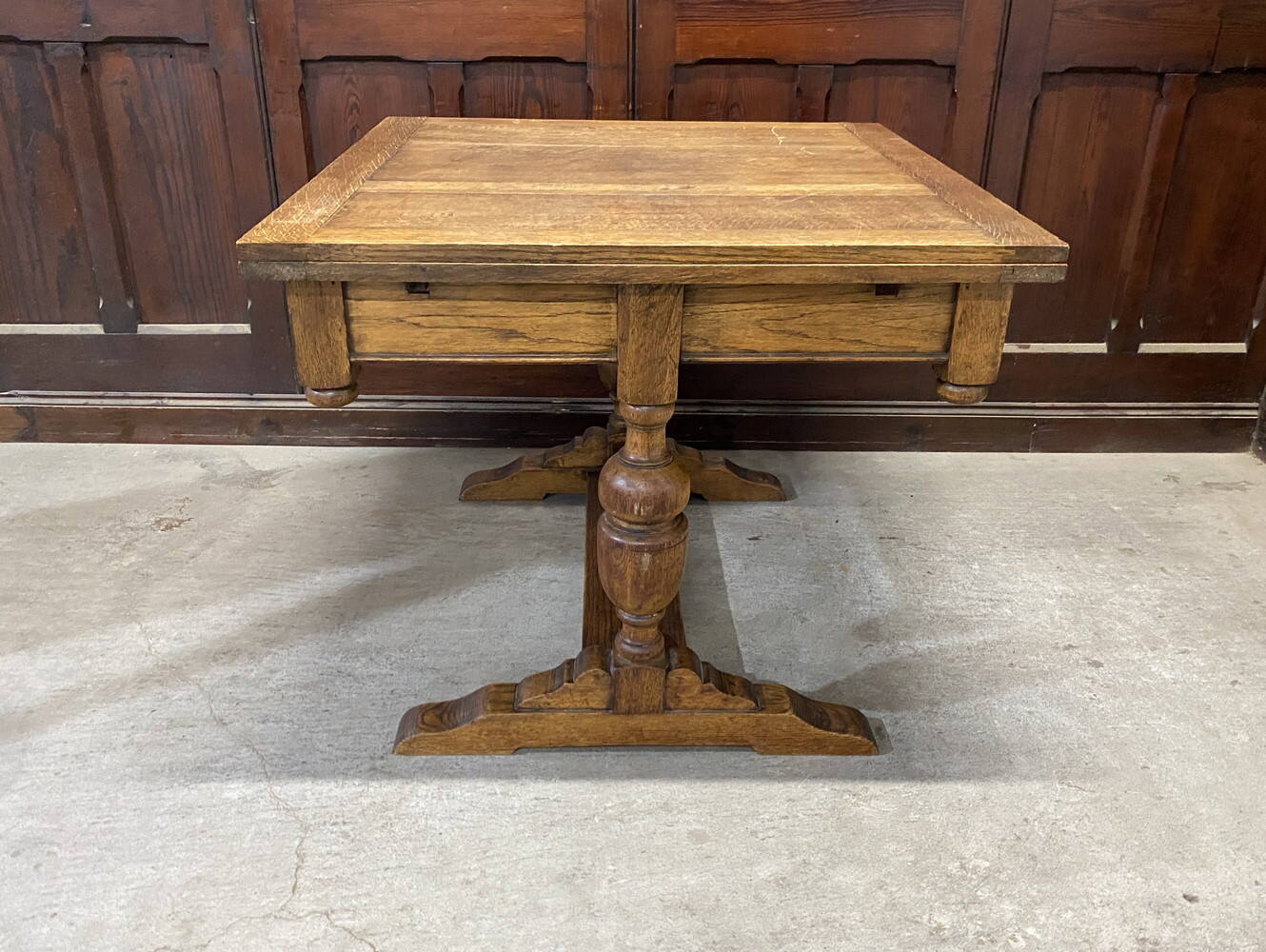 ドローリーフテーブル