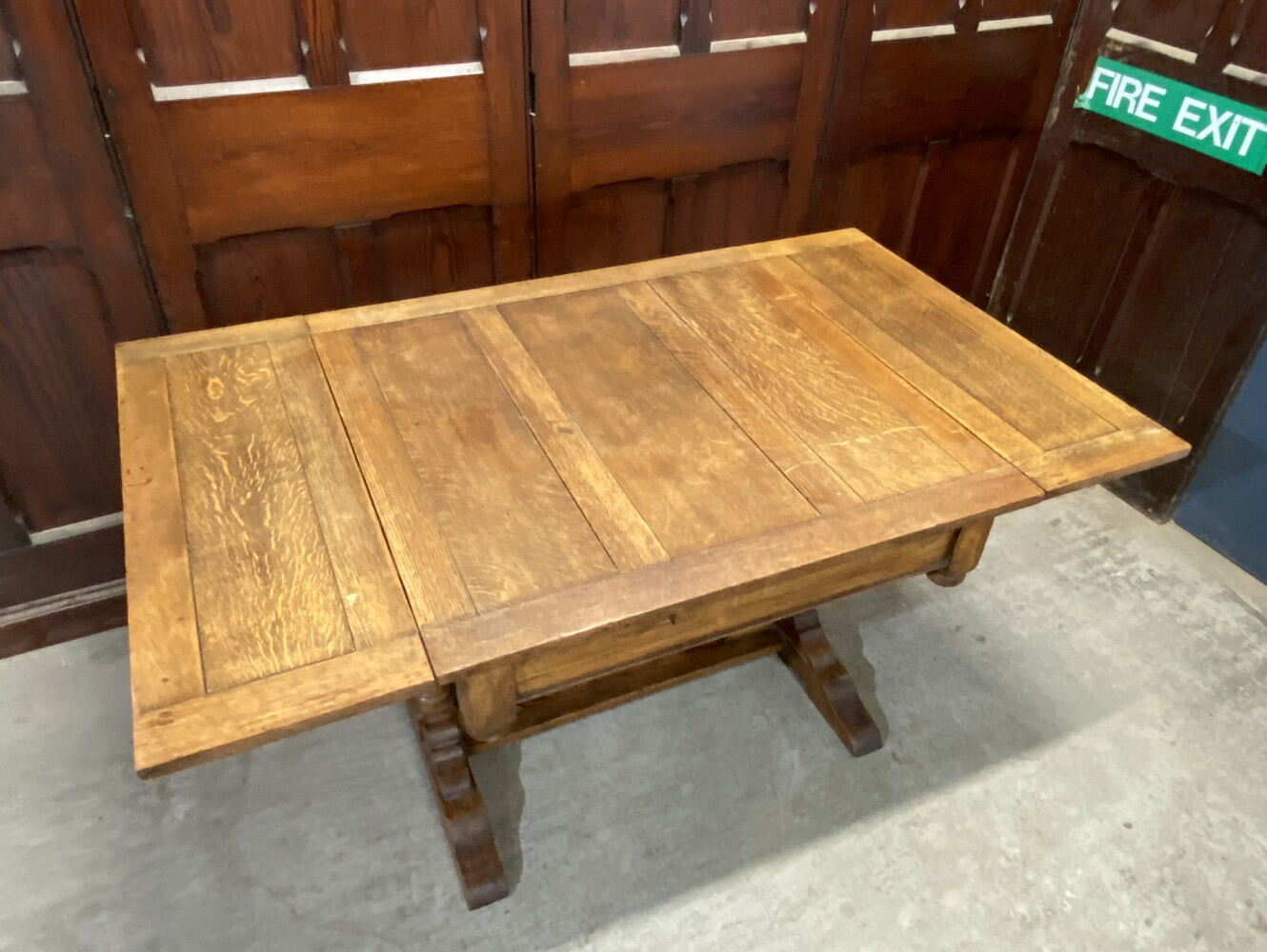 ドローリーフテーブル