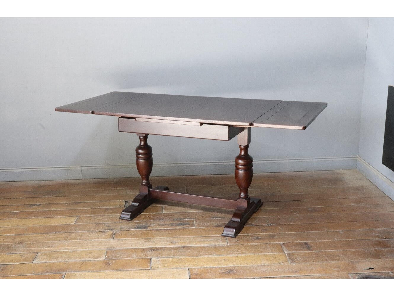 ドローリーフテーブル