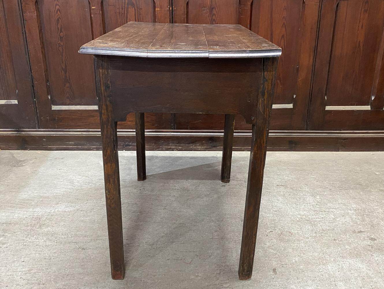 サイドテーブル