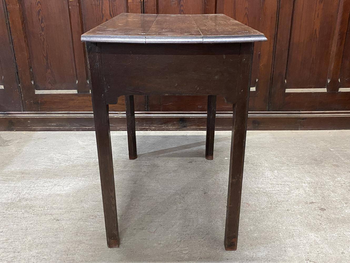 サイドテーブル