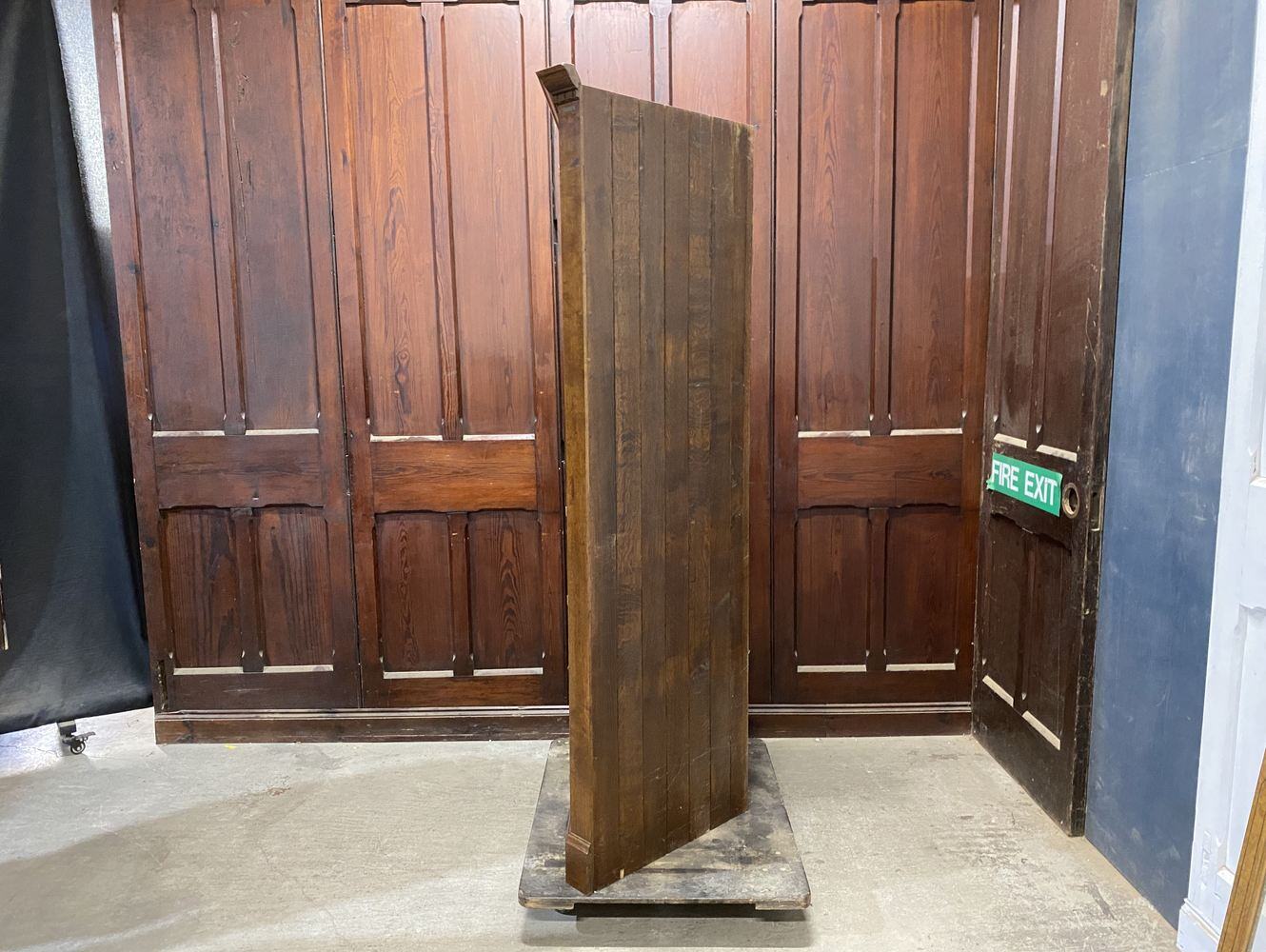 コーナーキャビネット