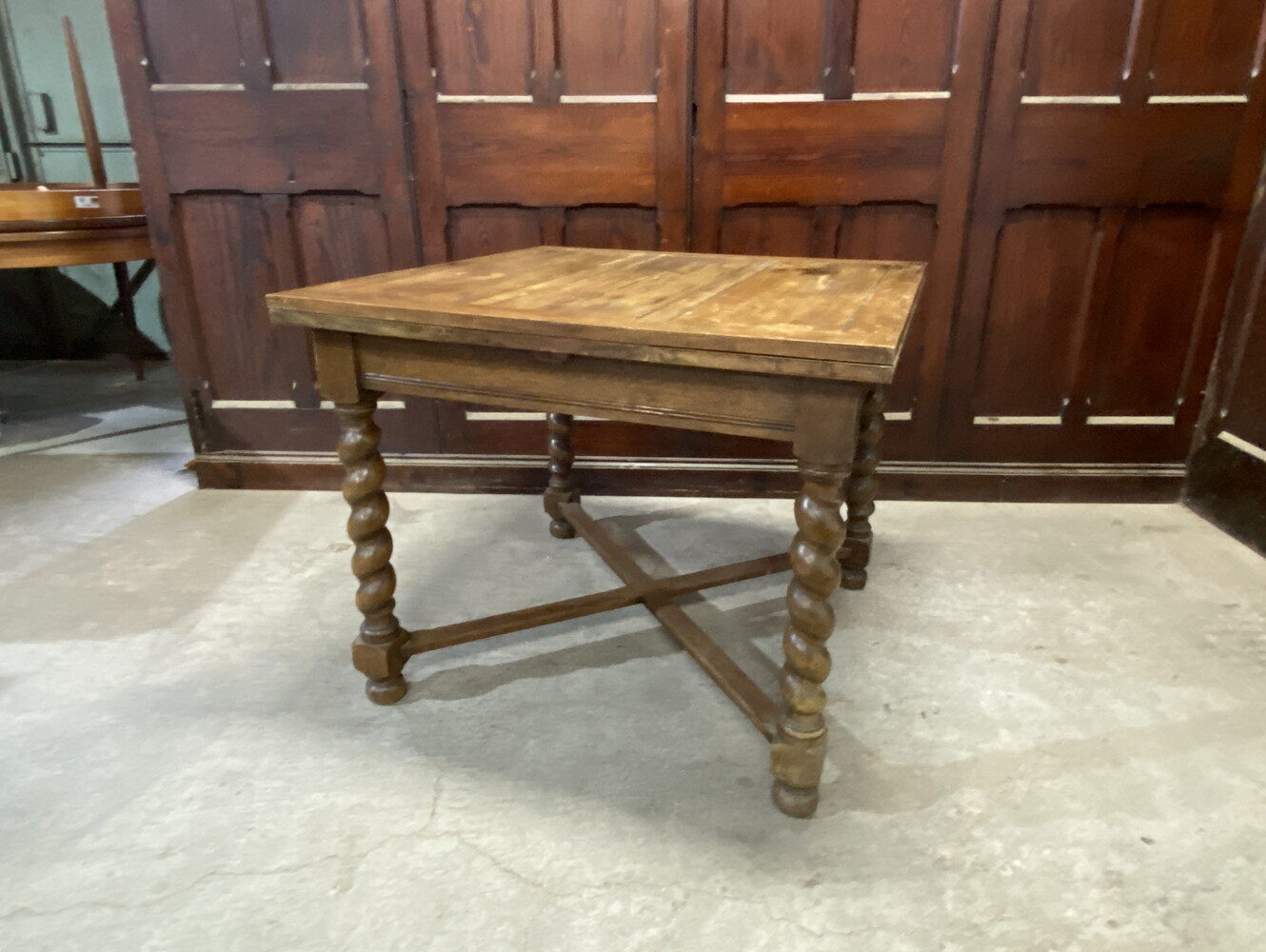 ドローリーフテーブル