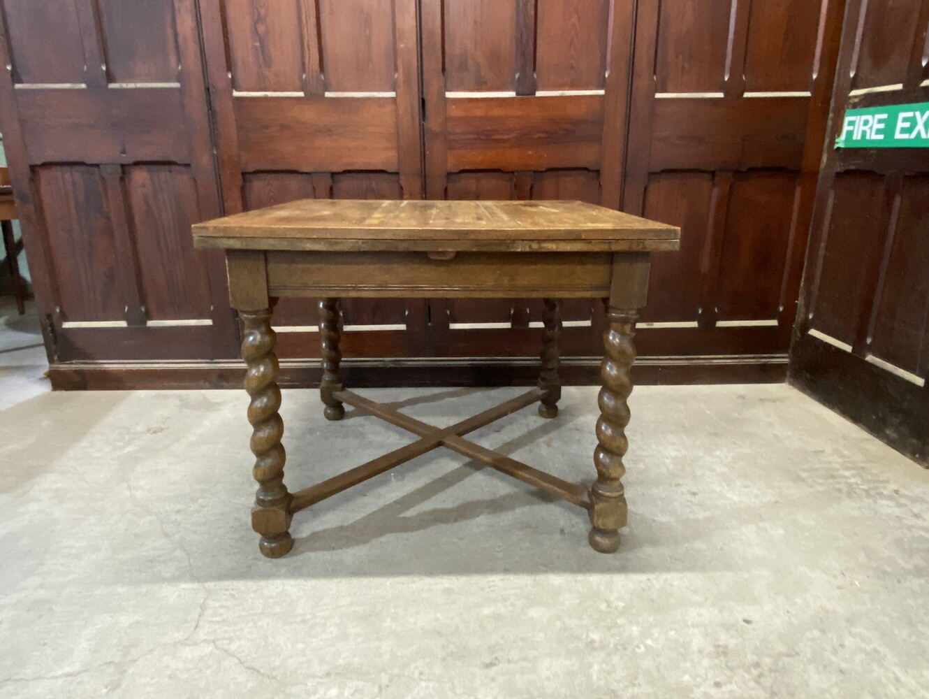 ドローリーフテーブル