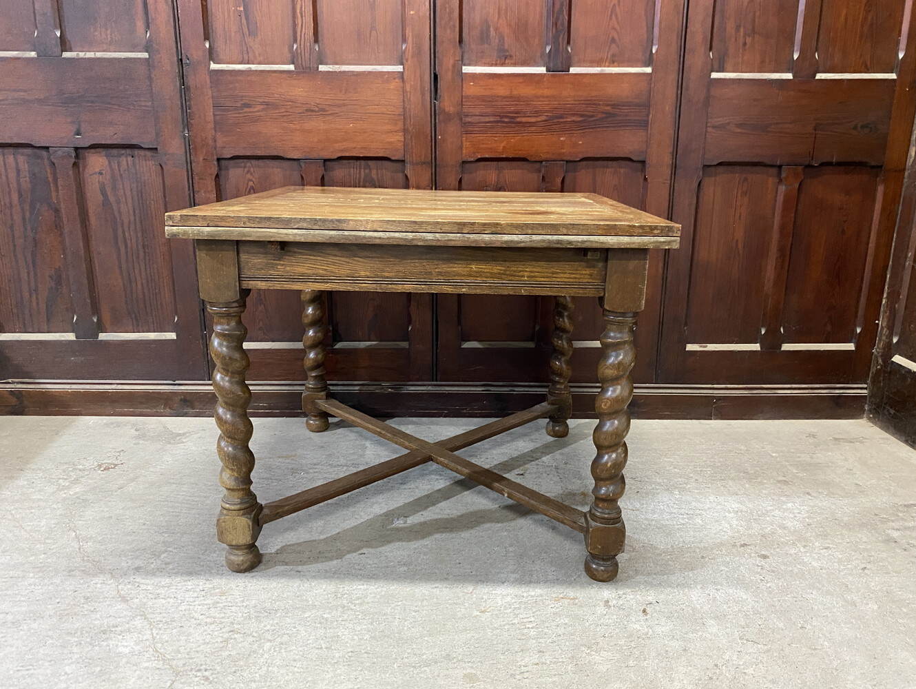 ドローリーフテーブル