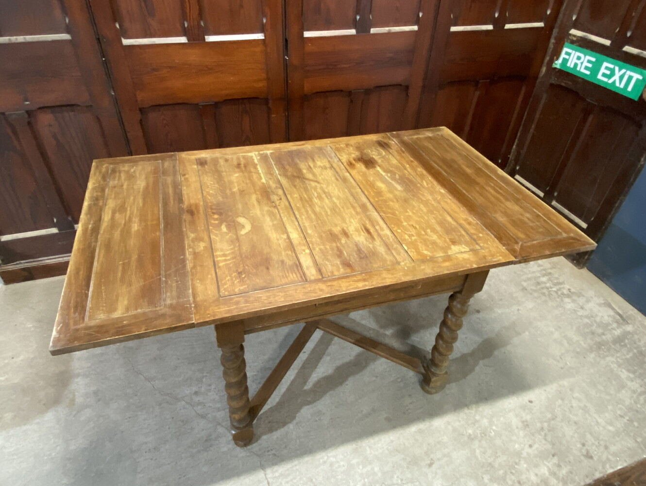 ドローリーフテーブル