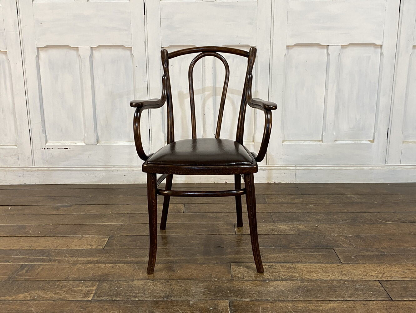 ベントウッドアームチェア