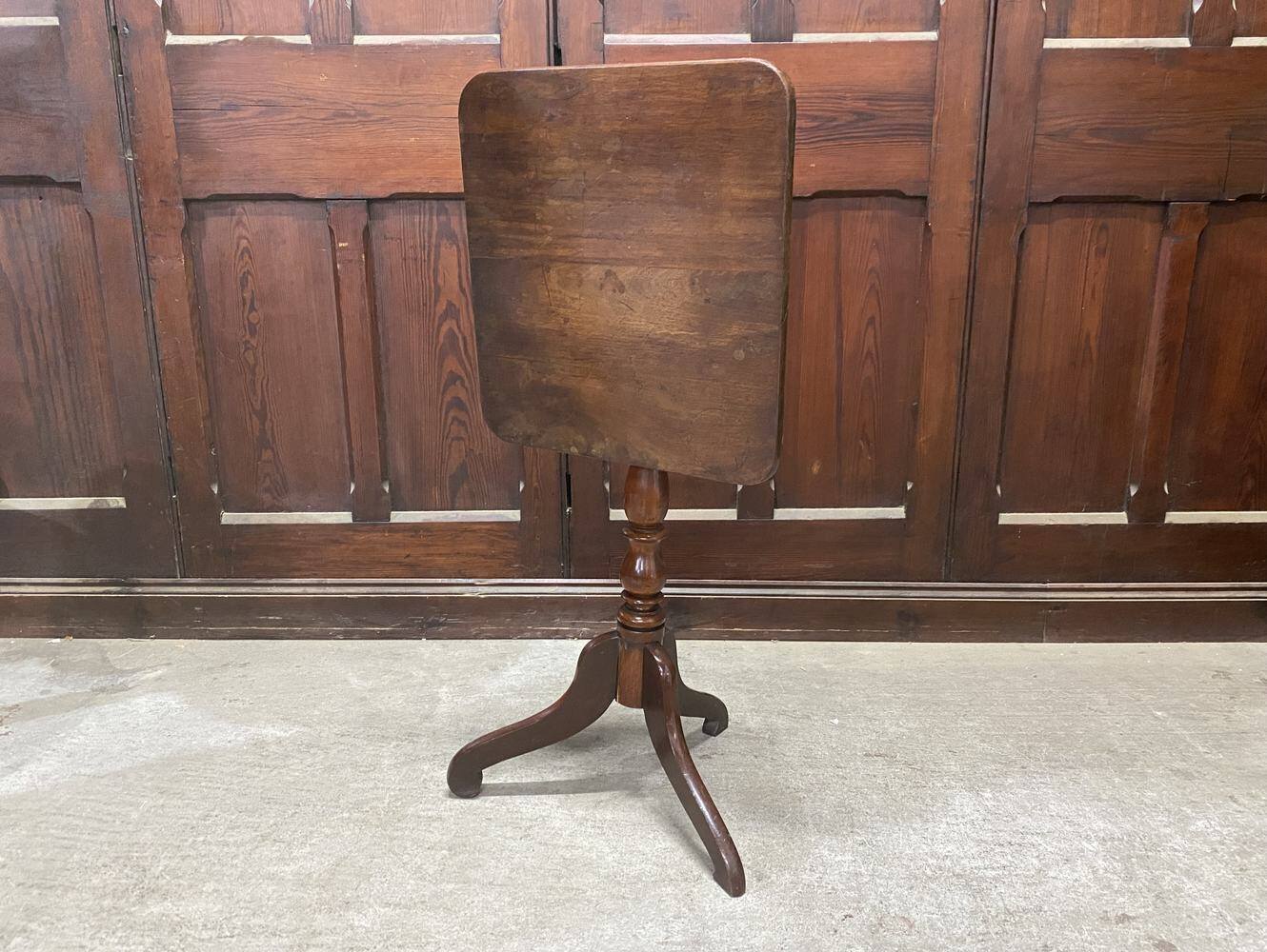 ティルトップテーブル