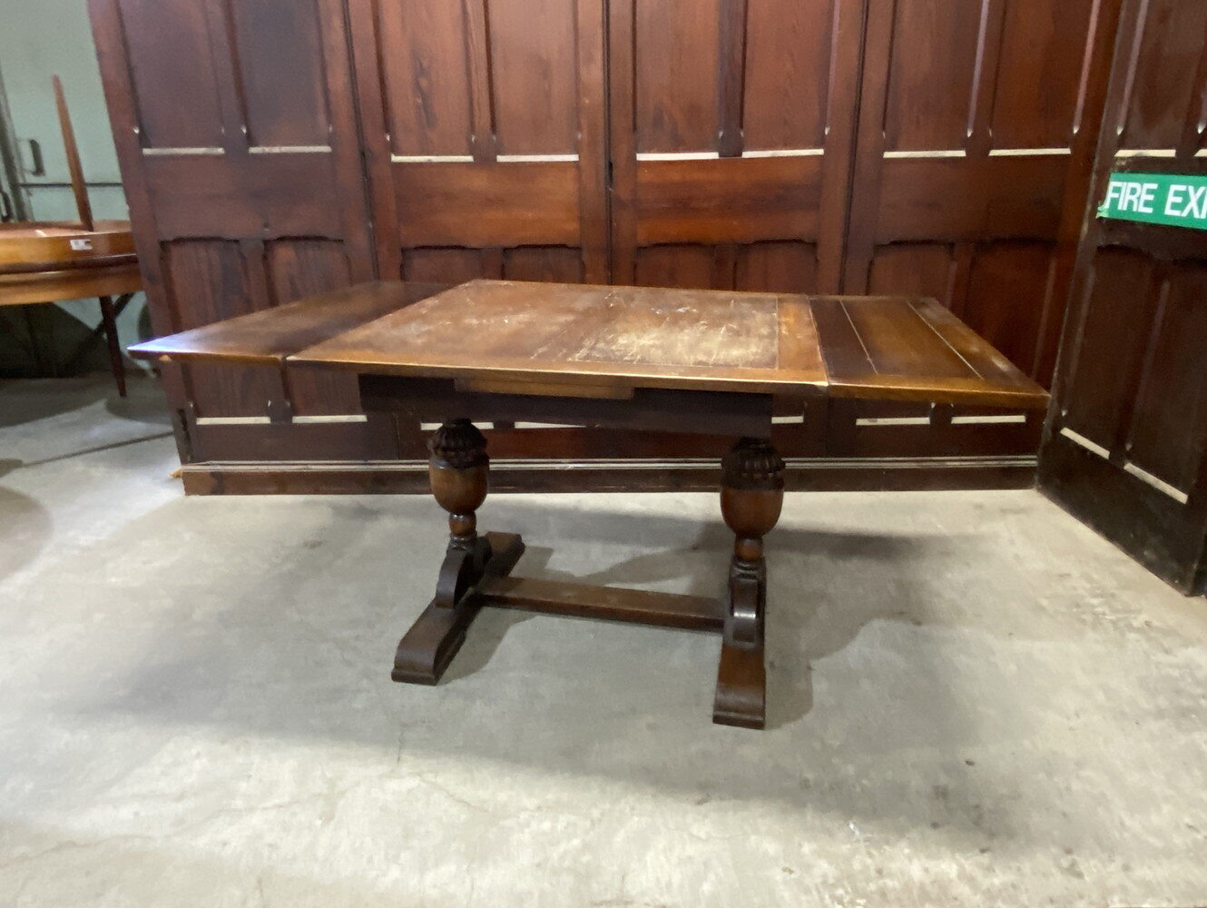 ドローリーフテーブル