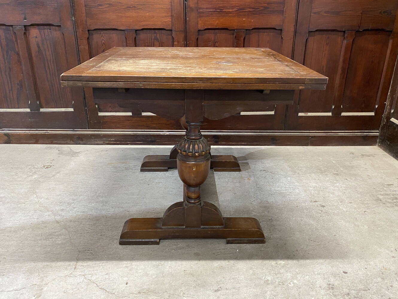 ドローリーフテーブル