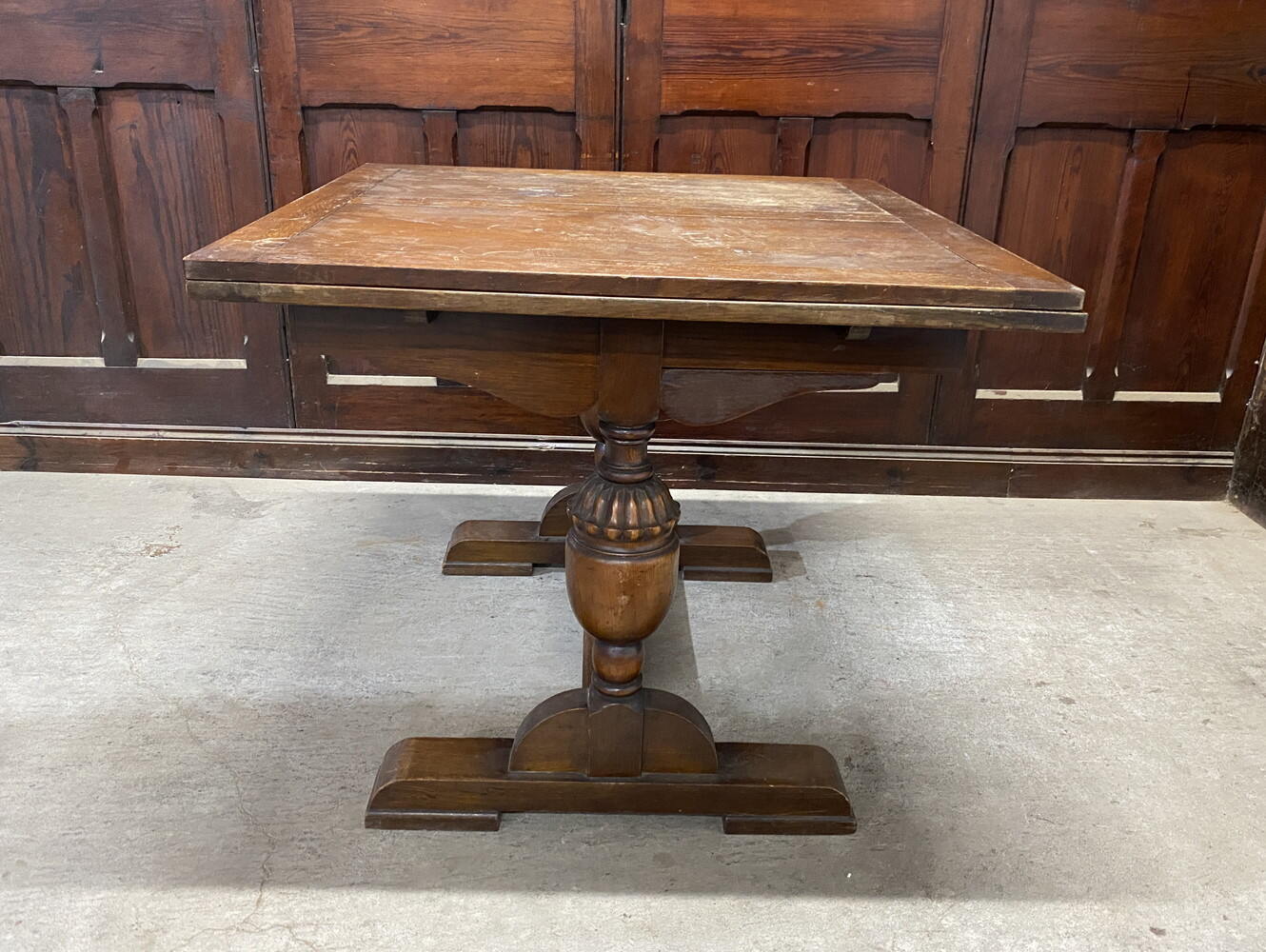 ドローリーフテーブル