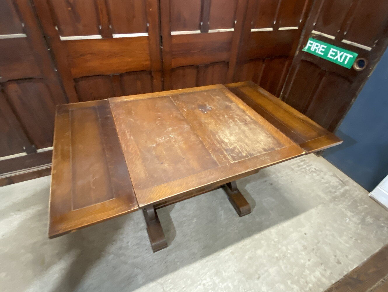 ドローリーフテーブル