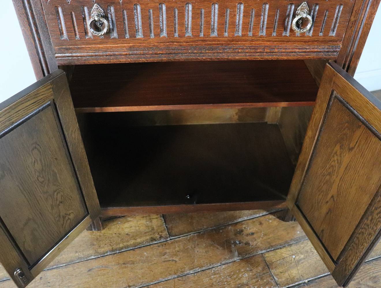 カクテルキャビネット