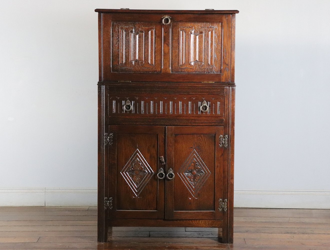 カクテルキャビネット