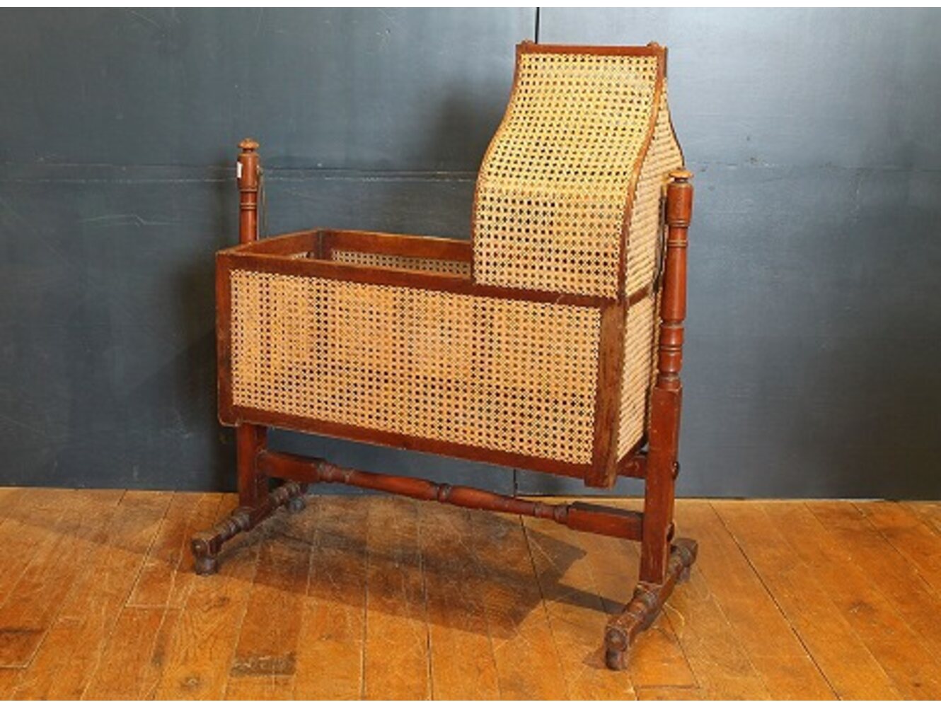 ベビーコット | すべての商品 | イギリスアンティーク家具ショップ