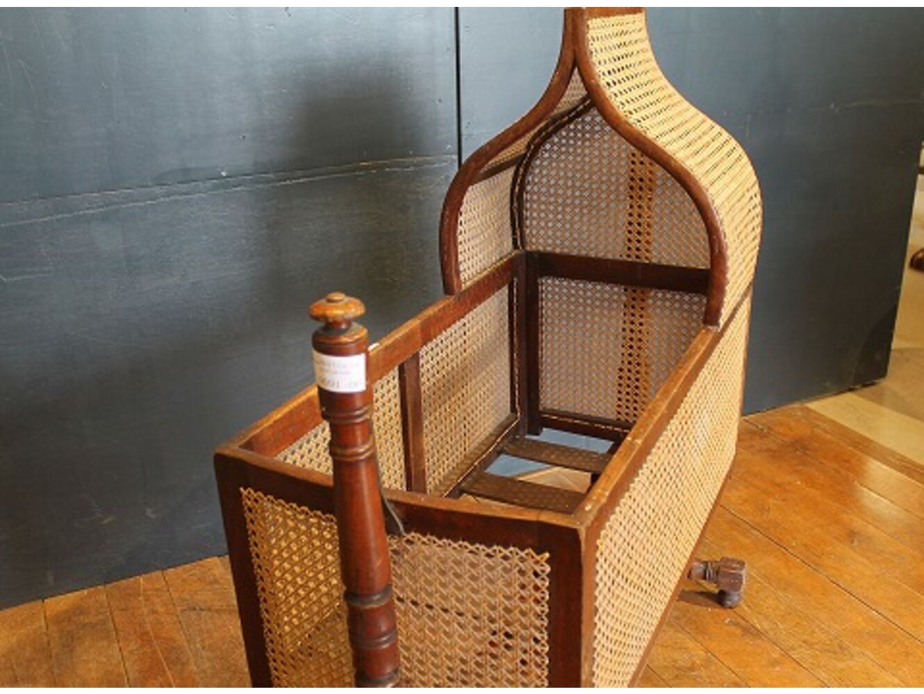 ベビーコット | すべての商品 | イギリスアンティーク家具ショップ