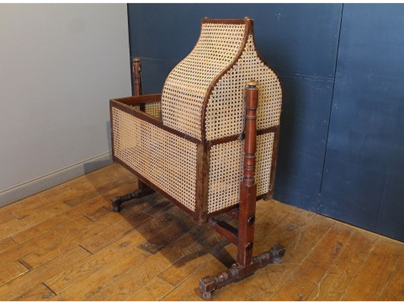 ベビーコット | すべての商品 | イギリスアンティーク家具ショップ