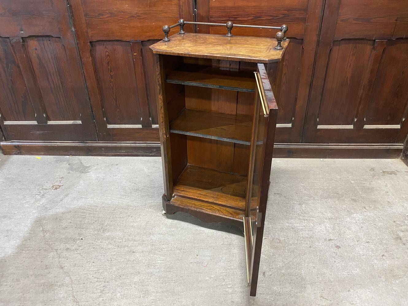 ミュージックキャビネット