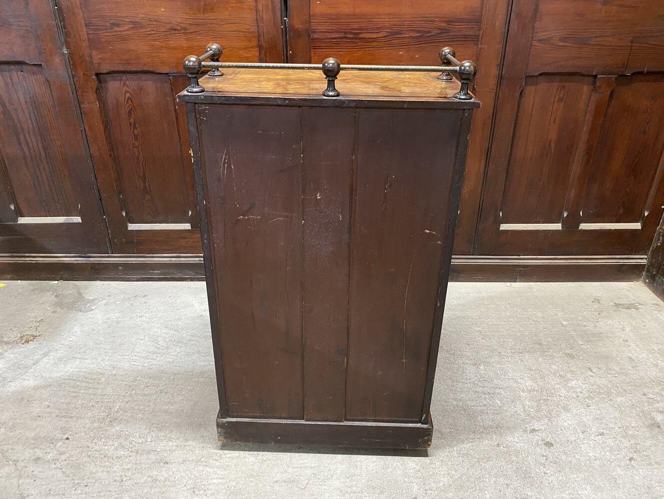 ミュージックキャビネット