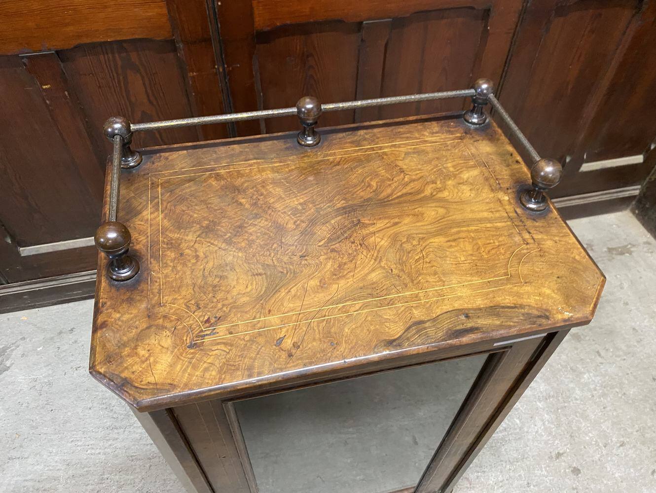 ミュージックキャビネット