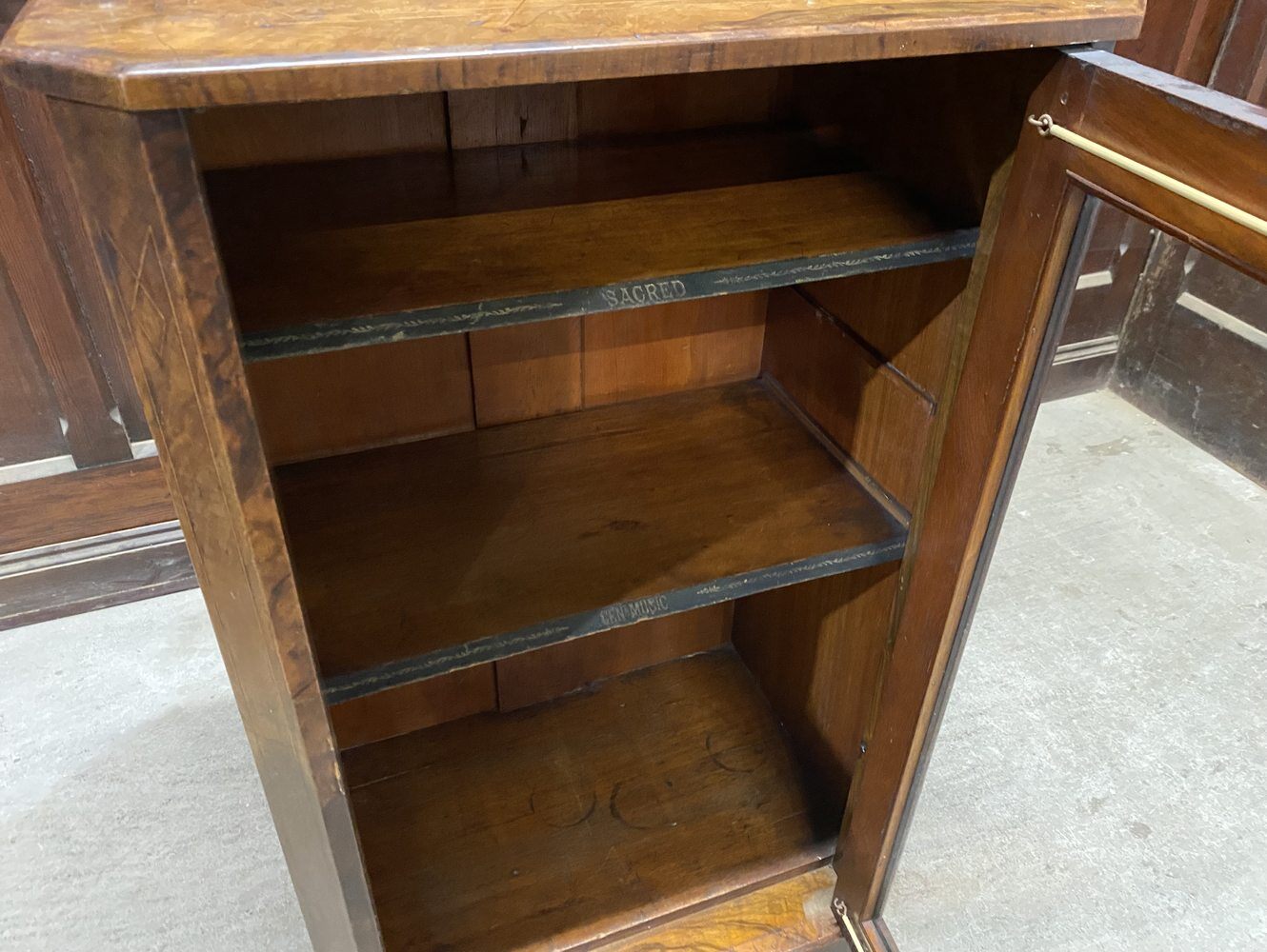 ミュージックキャビネット