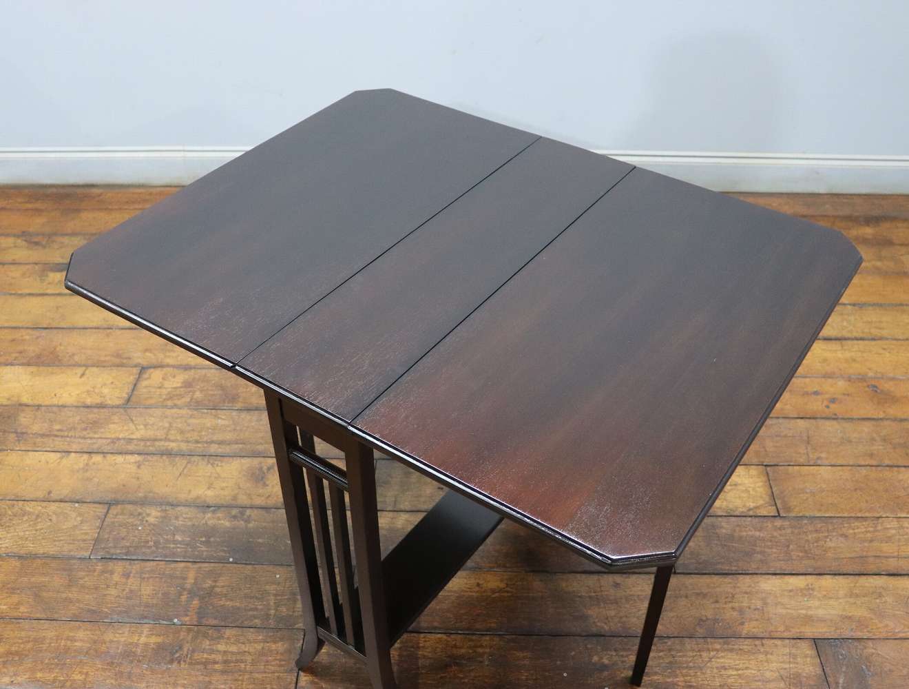 サザーランドテーブル