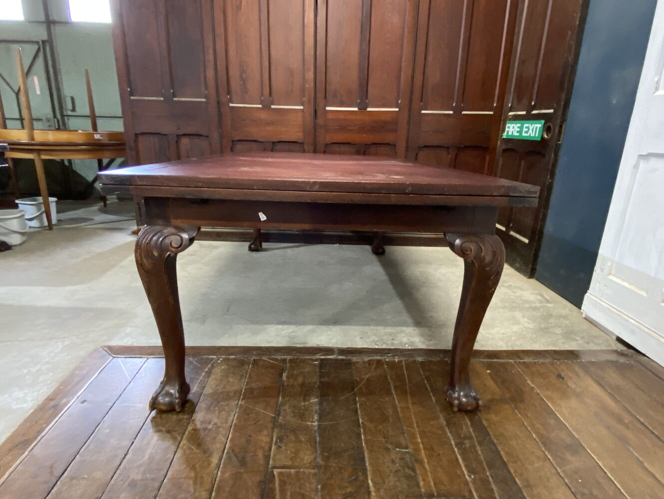 ドローリーフテーブル