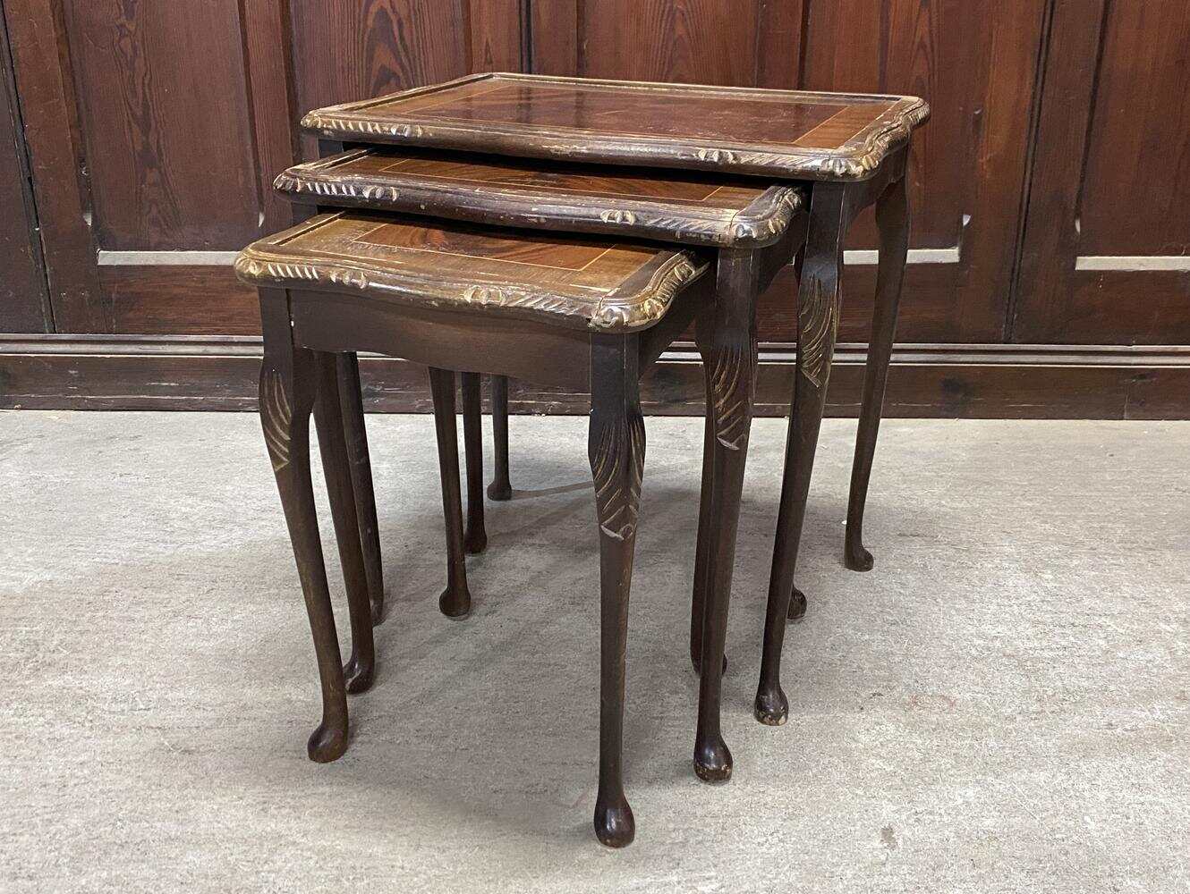 ネストテーブル