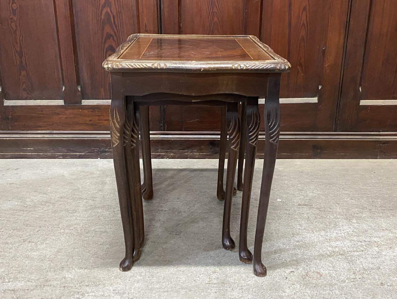 ネストテーブル