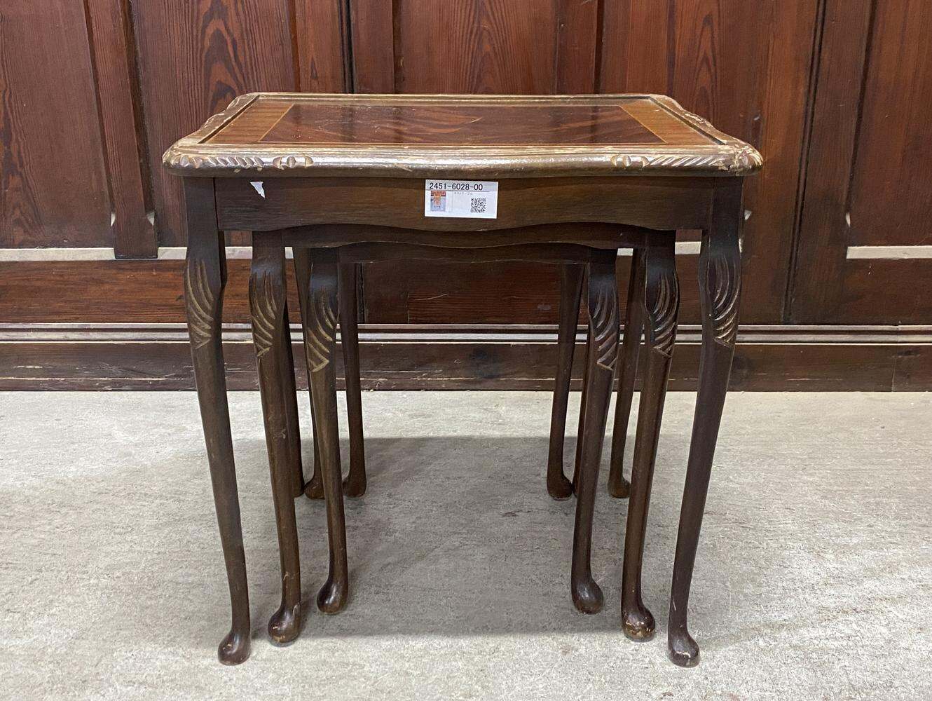 ネストテーブル