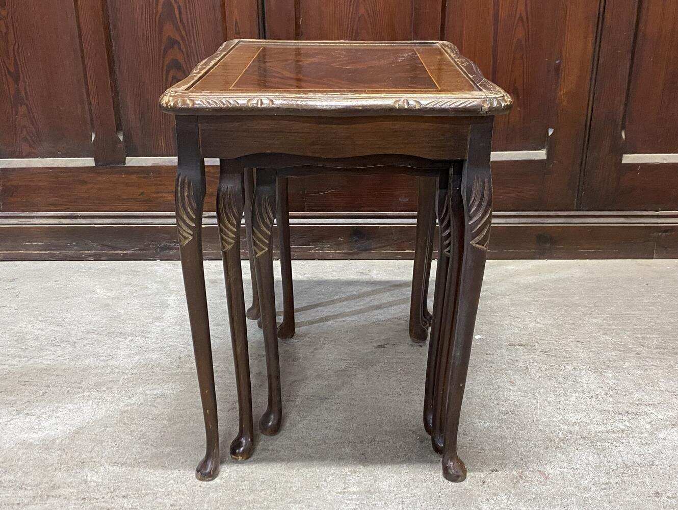 ネストテーブル