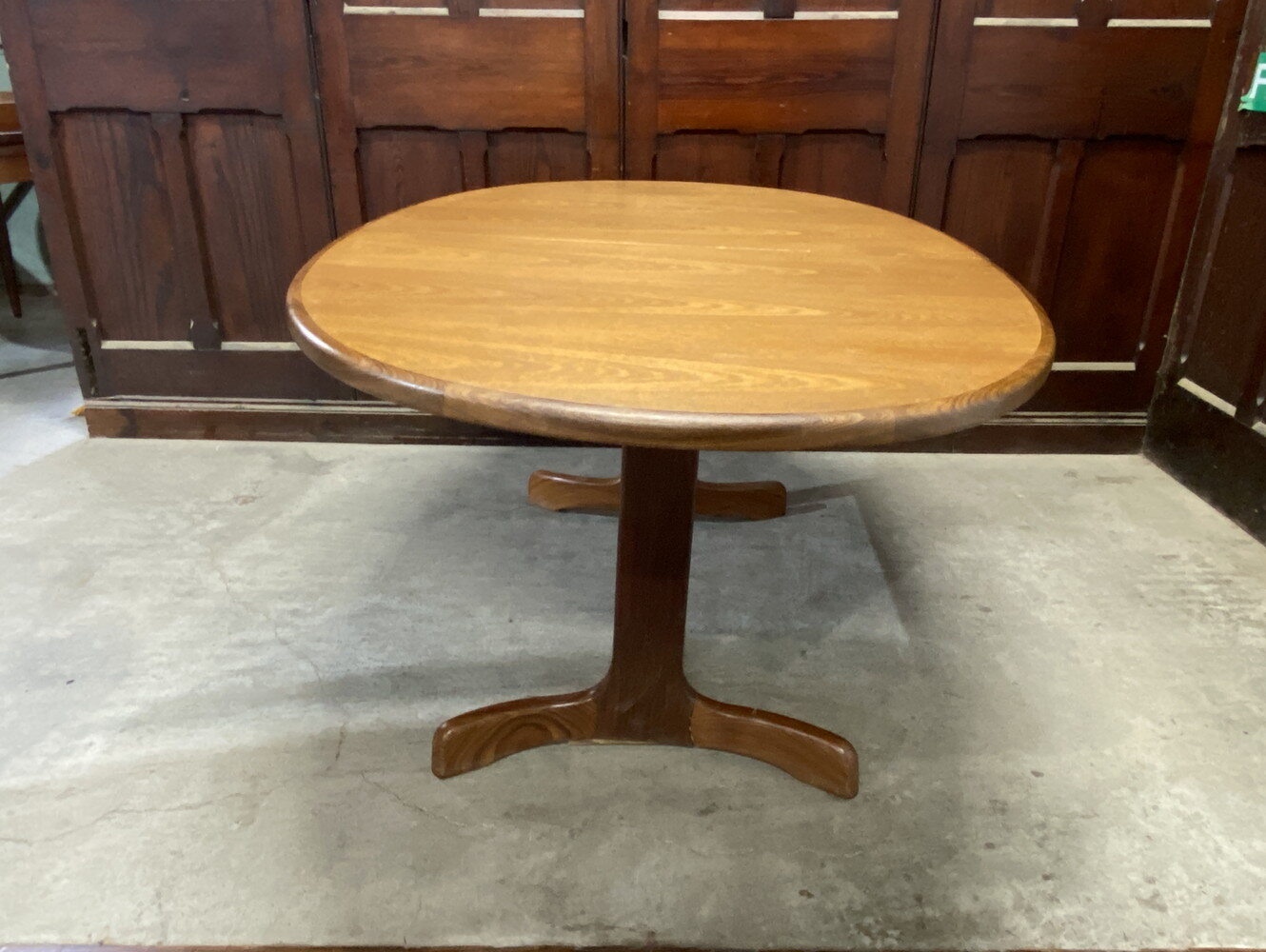 ダイニングテーブル