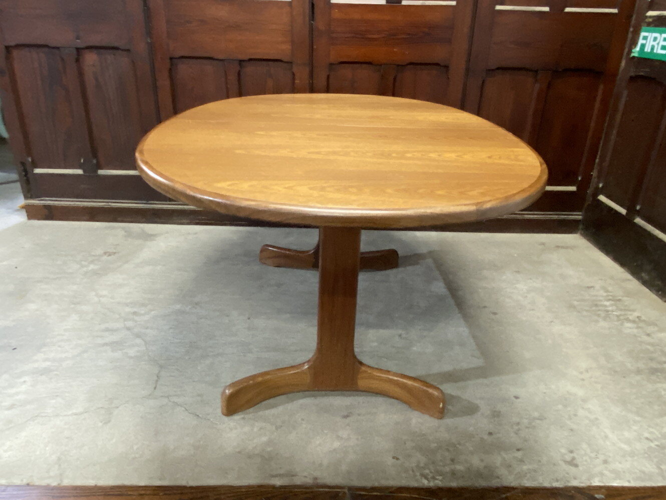 ダイニングテーブル