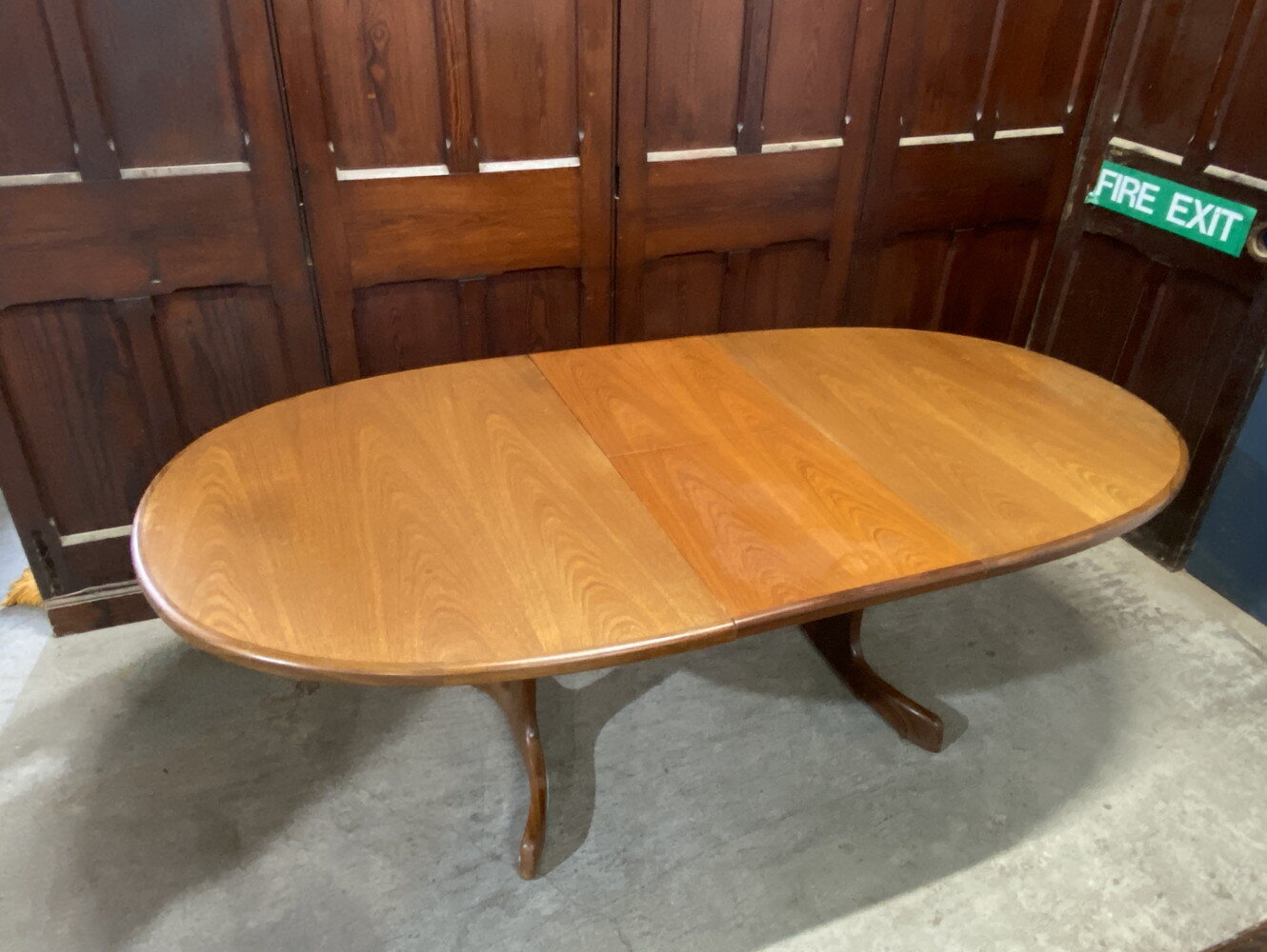 ダイニングテーブル