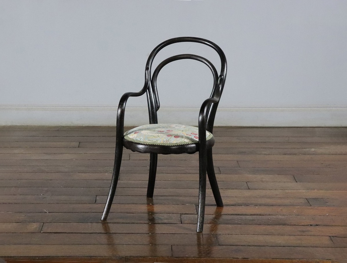 ベントウッドアームキッズチェア