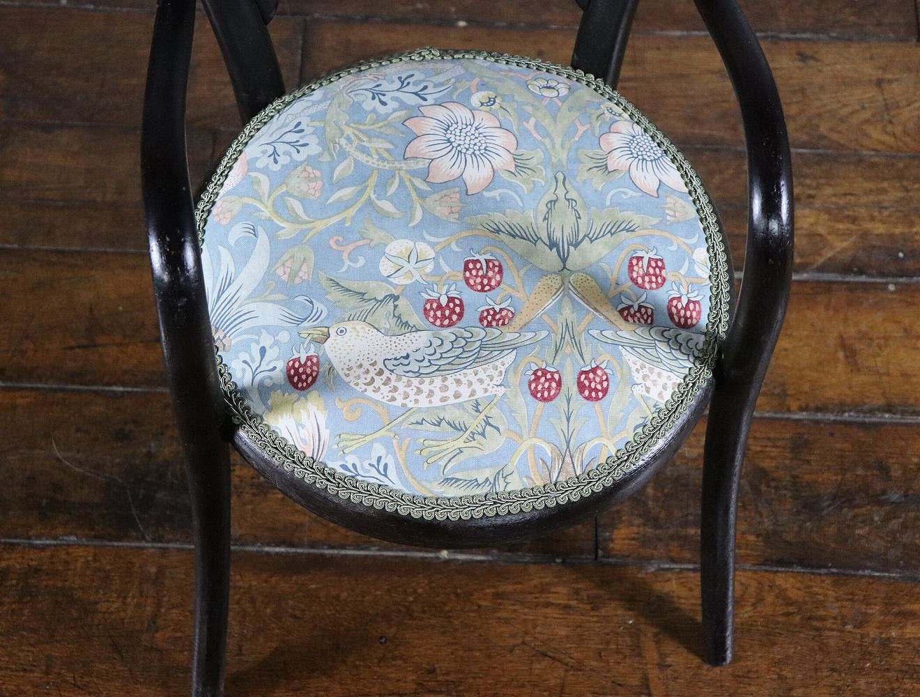 ベントウッドアームキッズチェア