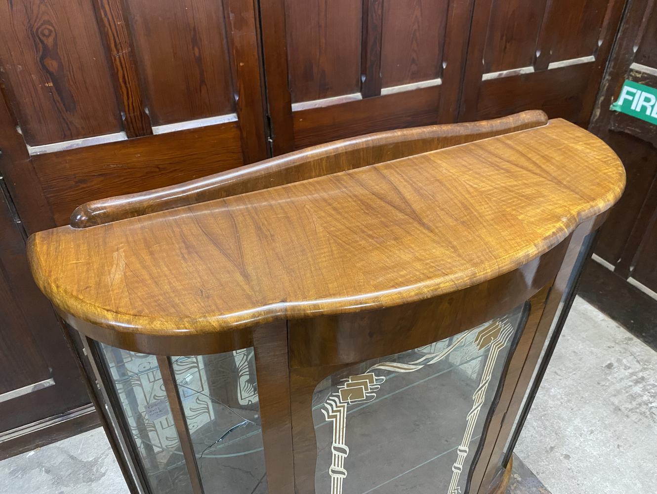 ディスプレイキャビネット