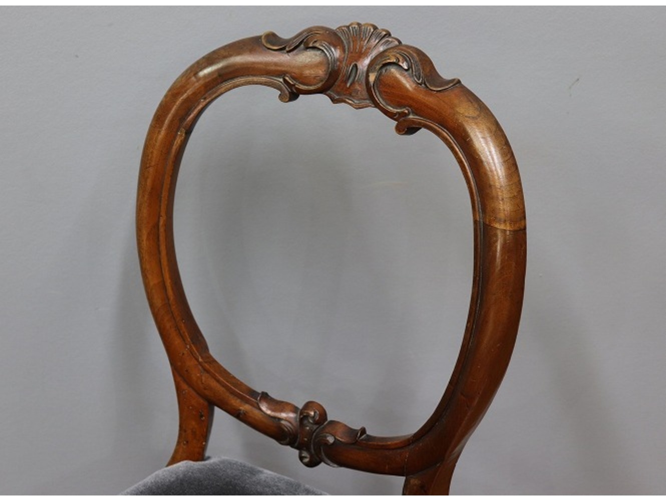 バルーンバックチェア