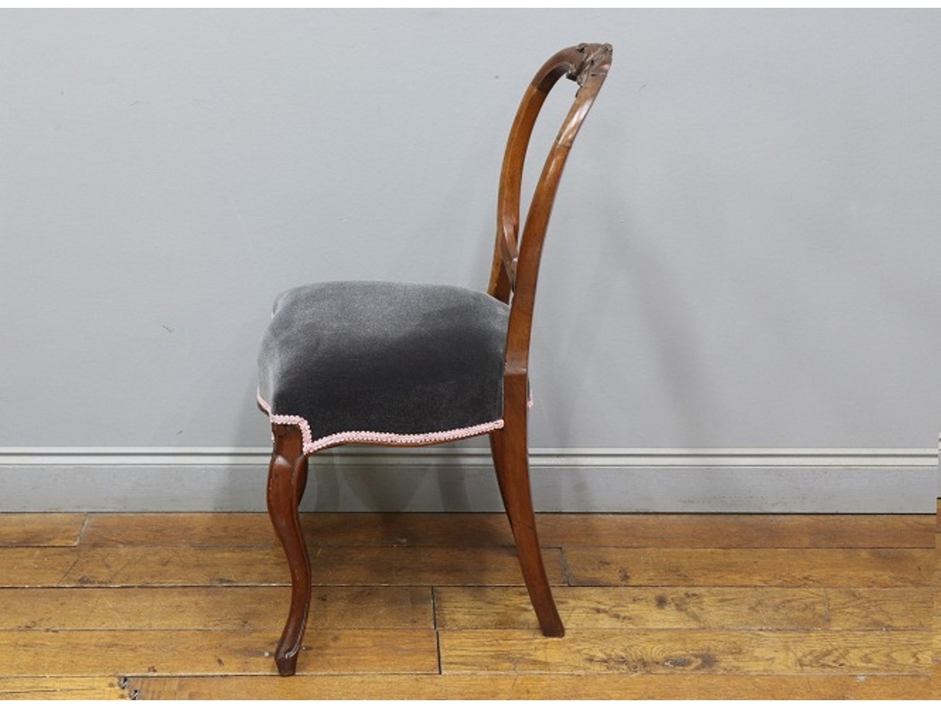 バルーンバックチェア