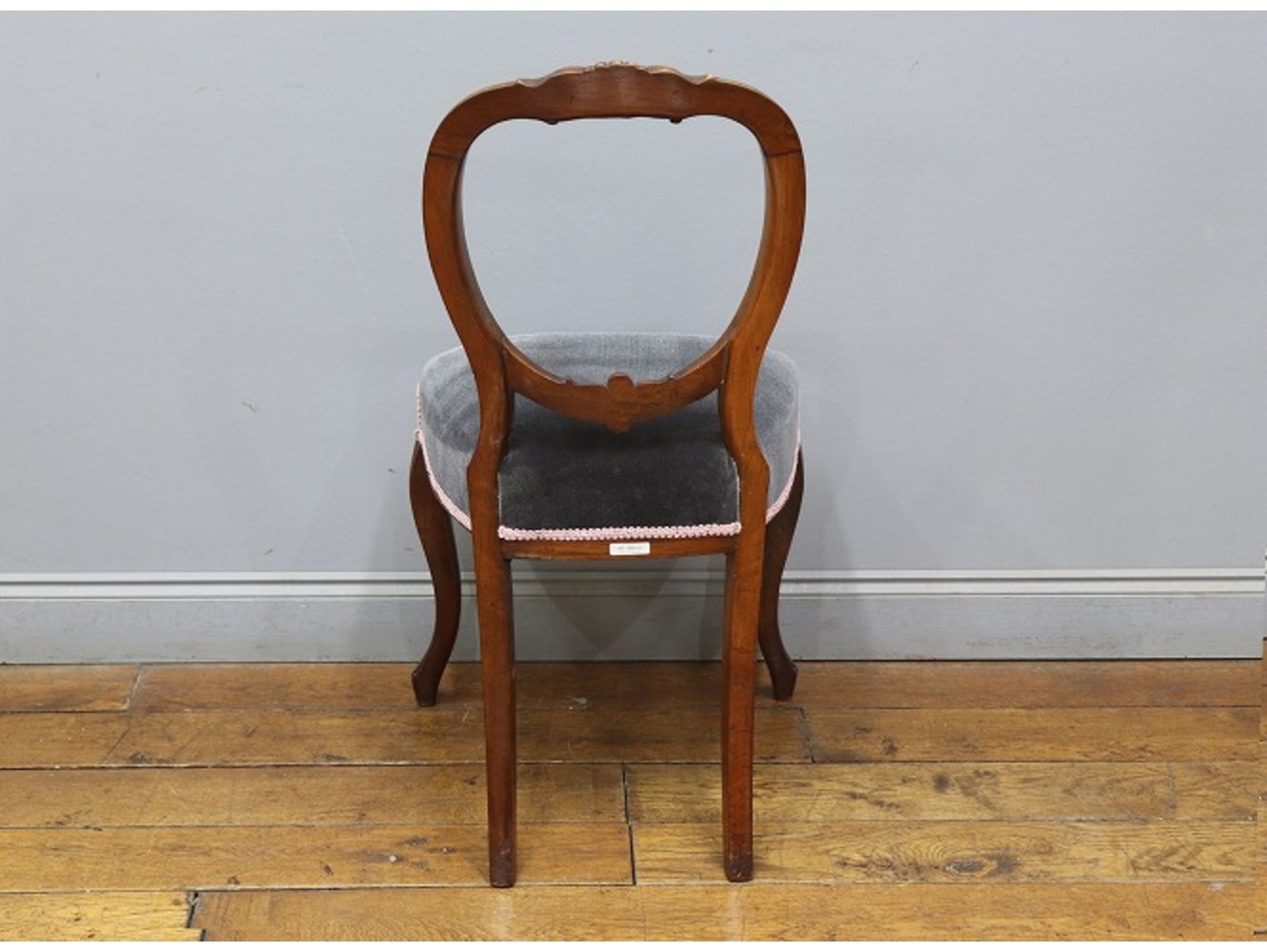 バルーンバックチェア