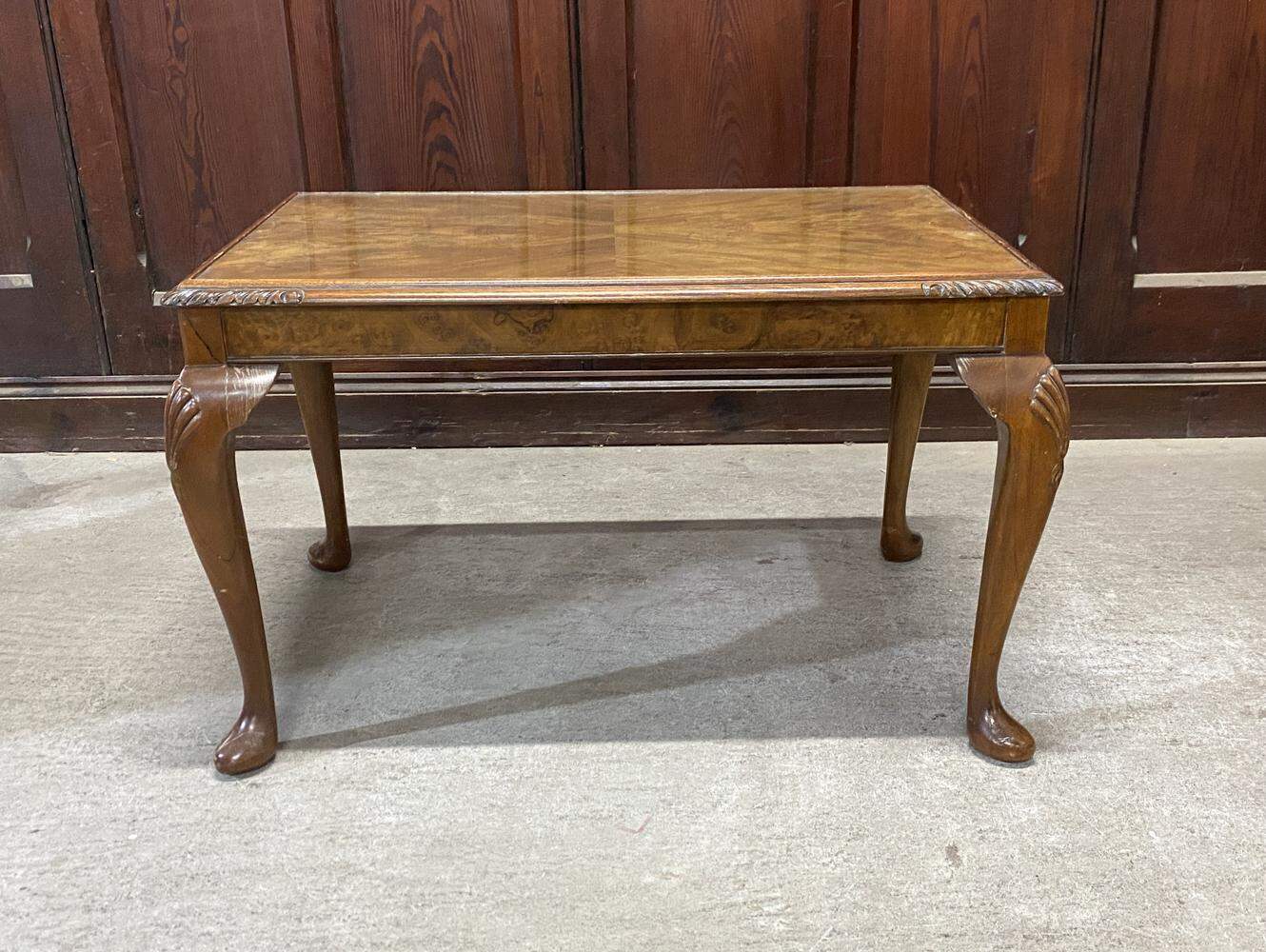 センターテーブル