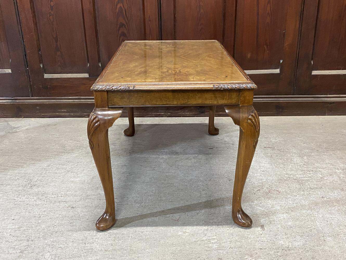 センターテーブル