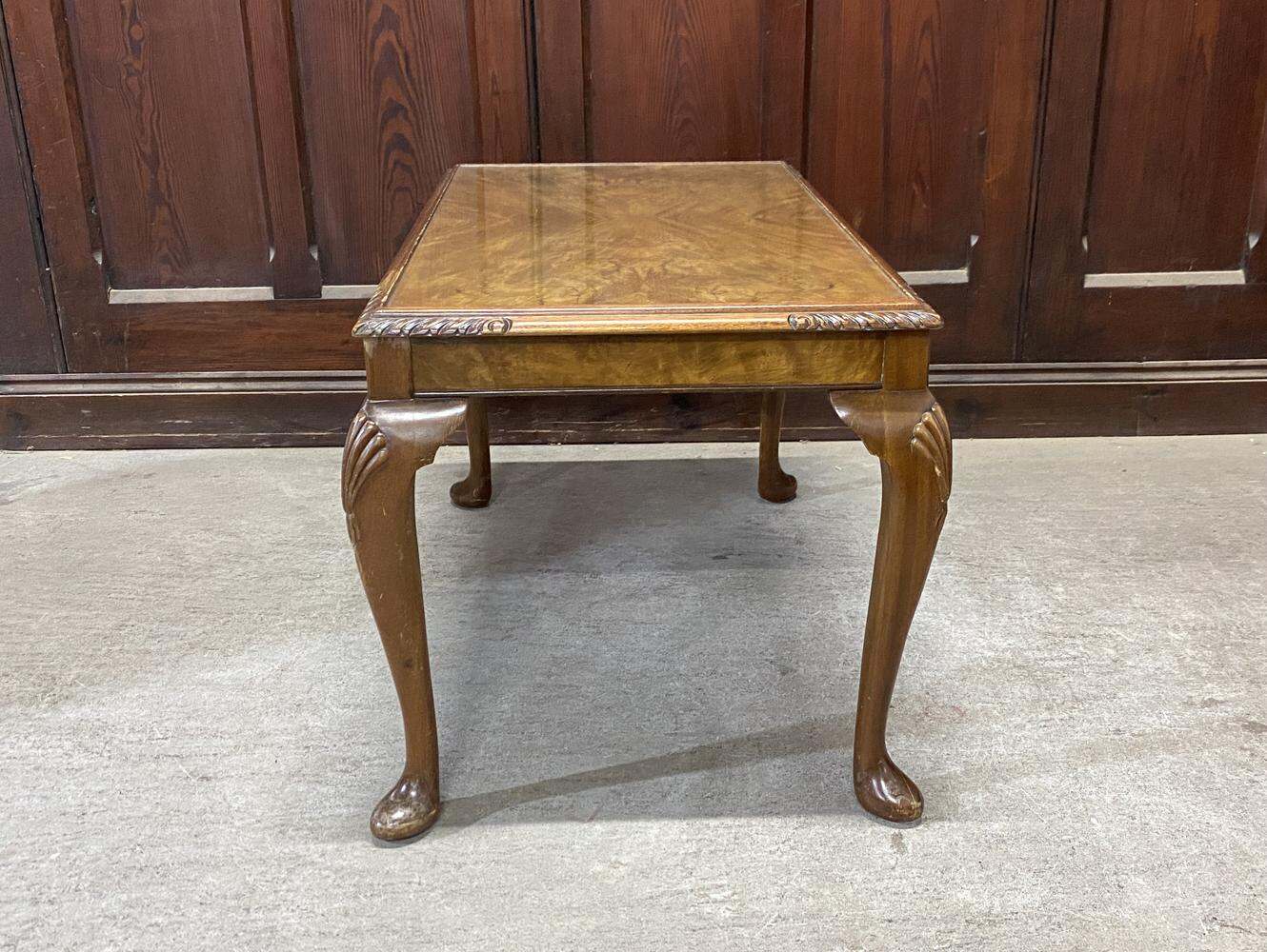 センターテーブル