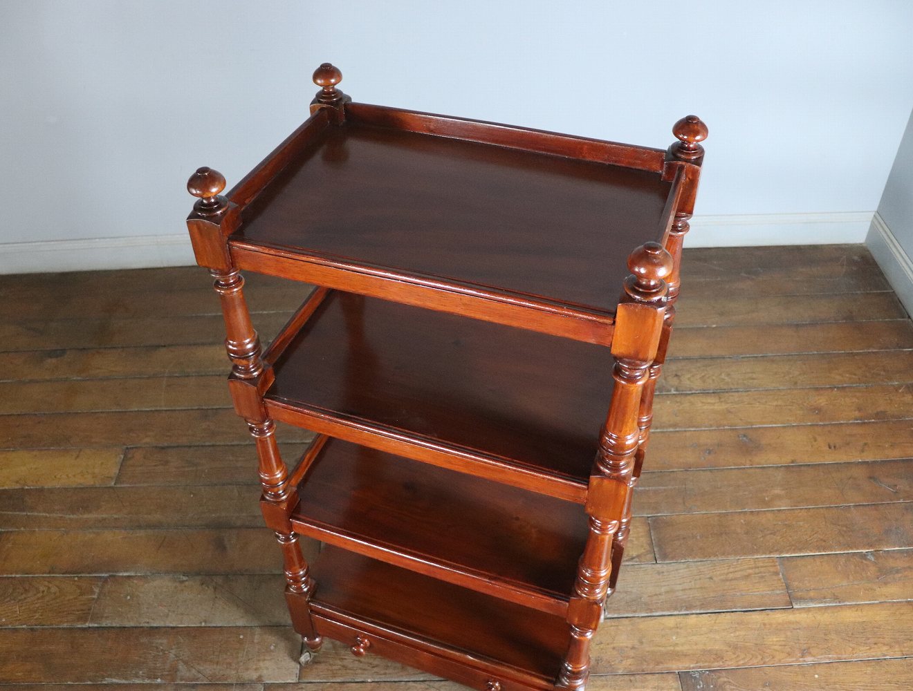 ダムウェイター