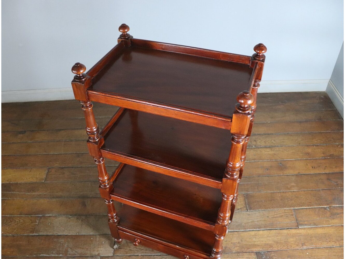 ダムウェイター